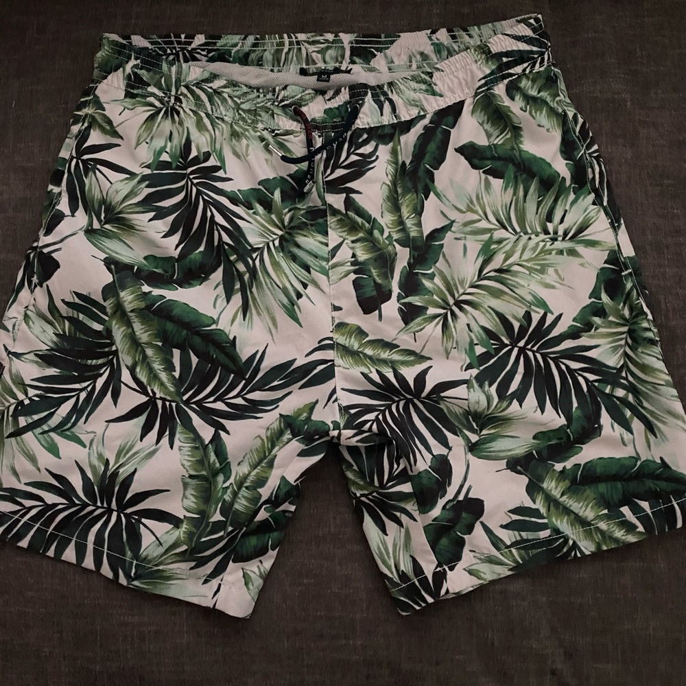 Men’s swimming shorts